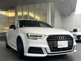 ・斜めからAudiを見るとプレス技術の高さを感じることができます。