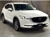 ボディ後方に乗せたキャビンを四隅に配置した大径タイヤが支える。しっかりと大地を踏みしめるスタンスを生み出すことで軽快な走りを想起させます!これが魂動デザインの造形ポイントです♪