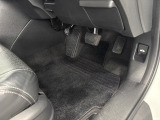 足元がすっきりしているので運転しやすそうですね☆