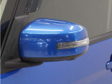 ◆ドアミラーウインカー◆ドアミラーにウインカーを装備しています。対向車に自身の進行方向を合図し安全に運転できます。