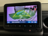 バックモニター付きで、車庫入れやバック時の後方確認をサポート。
