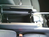 センターコンソールの収納スペースが使いやすいです。