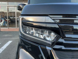 【LED・HIDヘッドライト】 ハロゲンヘッドライトに比べて大光量で、遠方視認性を向上させてくれる為、悪天候や夜間の運転をより安全にサポートしてくれます