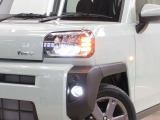 LEDヘッドライトです。デザイン性がよくとても明るいので、夜間の走行や悪天候でも安心です。しかも長寿命!