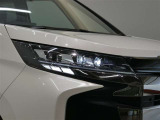 LEDヘッドライトです。デザイン性がよくとても明るいので、夜間の走行や悪天候でも安心です。しかも長寿命!
