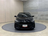 お車購入のポイントとなるフロントマスクです!シャープな目つきが印象的なデザインのヘッドランプです。