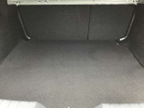 トランクルーム!後ろのシートは片方ずつ倒せます。乗る人や積む荷物に応じてアレンジが可能ですので多彩に使えてとても便利です。