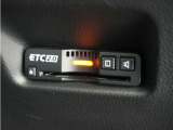 ◆ETC2.0装着◆進化したドライブ体験。料金収受システムだけだったETCが生まれ変わって、高速道路を賢く使うETC2.0に進化しました。多彩な情報サービスが便利で快適なドライブ体験を提供します。