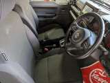 運転者にとっては日々使用することとなる運転席です。運転席が快適だと運転に集中することができますね。