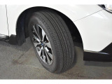 タイヤサイズは225/60R18です。