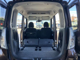 リヤシートを潜り込ませて倒せますので、荷室をより広くお使いいただけます。