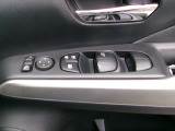 パワーウインドウなので、運転中でも安全に窓の開閉ができますよ!