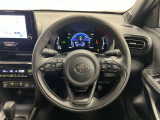 3本スポークステアリング!ステアリングスイッチ付!音量調整やメーター内インフォメーションディスプレイ操作、全車速追従機能レーダークルーズコントロール操作などが可能!