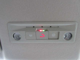 【SOSコールスイッチ】急病時やあおり運転等の危険を感じたときには、SOSコールスイッチを押して下さい。事故発生時には、エアバック展開と連動し自動通報され、オペレーターが緊急連絡をサポート致します。