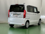 後席の窓には外から車内が見えにくくなるプライバシーガラスを採用。周りを気にせずリラックスして過ごせます