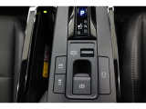 スイッチ類もきれいに。車内もボディも隅々までクリーニング。
