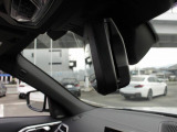 BMWのほぼすべてのモデルで、ETC2.0(DSRC対応)のETC車載器がルームミラーにスマートに内蔵されています。