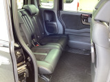 スライドドアなら狭い駐車場でもドアをぶつける心配がありません。ステップが低く乗り降りもしやすいです。