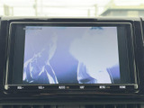 車内のモニターでテレビ番組を楽しめる装備です。停車中に映像を視聴でき、待ち時間も車内で過ごすひとときに活用できます。必要な場面で気軽にお使いいただけます。