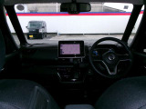 開放的で周囲が広く見渡せる運転席は車両の感覚がつかみやすくて安心安全です♪