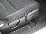 ◆シートハイトアジャスター◆運転席を上下に高さ調節ができます!運転ポジションを体格に合わせてシート調整できます。