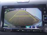 バックカメラ:後方確認がラクにできるので駐車も安心