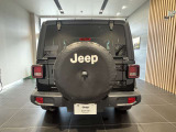 背面タイヤカバー付。後ろからもJeepと一目で分かります。