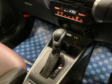 【フロアシフト】シンプルで操作性に優れたフロアシフト。