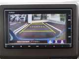 バックカメラの画像です。ガイドラインがスムースな車庫入れをサポートいたします。車庫入れの安心感がアップしますね。
