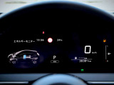 カラーディスプレイには運転をサポートするさまざまな情報を表示!