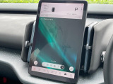 自然からインスピレーションを受けた全5種類のカラーテーマを備え、中央のスクリーンで色や明るさ、専用サウンドの調整が可能です。 ダッシュボードやドア収納ポケット周辺などを間接照明として優しく照らします。