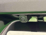 バックカメラ装備 ナビゲーション等を装着した場合には車両の前後左右に搭載した4つのカメラにより、車庫入れや狭い道でのすれ違いをしっかりサポートするパノラマモニター対応カメラが付いてます