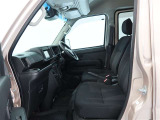 見通しのよいすっきりとした視界で、誰でも運転しやすいです。運転のしやすさは疲れにくさにも繋がりますよ♪