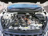 エンジンルームもキレイです。納車前にキッチリ整備してお渡しいたしますので、安心してお乗りいただけます。