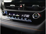 温度コントロールフルオートエアコンです。運転席で温度設定ができます。冷え性の方が乗っても安心ですね♪