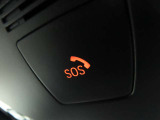 SOSコール/エアバックが展開するような深刻な事故において、自動でSOSコールを発信します。車内で急病人が出るような緊急時は、手動で発信可能です。