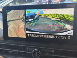 サイドブラインドモニターは「死角」となる左フロントタイヤ周りを映すので幅寄せや狭い道での運転に役立ちます!