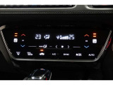 運転席と助手席の温度設定の変更が可能な左右独立タイプのデュアルエアコンです♪♪♪暑がりな人・寒がりな人も誰もが車内を快適にお過ごしいただけます♪♪♪