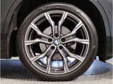 BMW純正アルミホイールです。納車時にはアルミホイールコーティングも承っております!是非ご検討下さいませ。