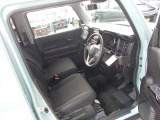 目線が低いときに!運転席シートには、リフターが付いています。