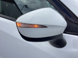 車両幅方向において外側にレイアウトされるので、第三者が視認しやすいドアミラーウィンカー!