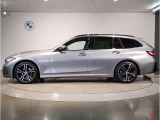 【拘りのFR】BMWが多く採用するFR車。ダイレクトでスポーティな加速感・シャープなハンドリングを実現。縦置きエンジンレイアウトにより、フラットで上質な乗り味です。