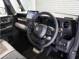 ◆視界広々で非常に運転しやすくロングドライブでも疲れを感じさせないすっきりとまとまったインパネ周りです。