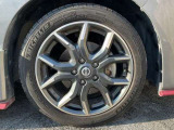 ◆◆◆nismo専用アルミホイールです。スチールホイールと違って軽いので燃費にも貢献してきます。あと足元が格好良くなりますよね。