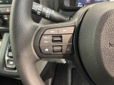 ステアリングにオーディオ操作スイッチが付いています。オーディオ画面に直接タッチしなくても操作が出来ますので、運転に集中できます。