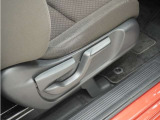 ◆シートハイトアジャスター◆運転席を上下に高さ調節ができます!運転ポジションを体格に合わせてシート調整できます。