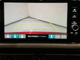 【バックカメラ】運転が苦手な方も車庫入れラクラクです!ギアをリバースに入れれば自動的に切り換わりますので、面倒な操作は不要です♪狭い駐車場もお車を傷つけず安心ですね!