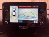 車を上から見たような視点のパノラミックビューモニター。後方の死角だけでなく左右や前方の障害物の発見もしやすくなります!