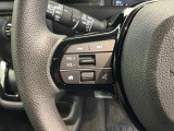 ステアリングにオーディオ操作スイッチが付いています。オーディオ画面に直接タッチしなくても操作が出来ますので、運転に集中できます。