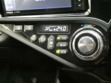 希望する温度を一度設定するだけで、車内の温度センサーや日射センサーが状況を感知し、【温度】【風量】【吹き出し口の切替】を自動的にコントロールしてくれるオートエアコン機能付きです♪実は燃費にも優しいんで